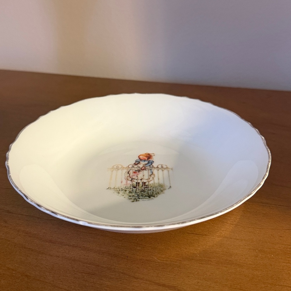 Holly Hobby Girl with Rose Coupe Soup Bowl Limited Edition - Picture 2 of 8